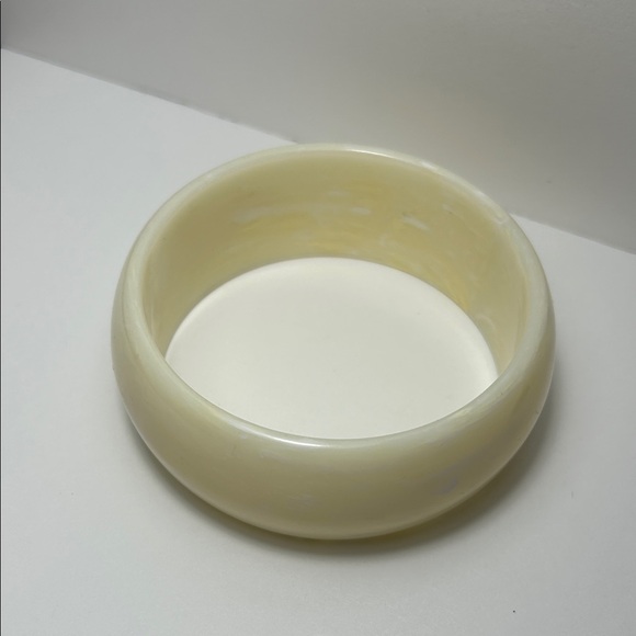 Vintage Cream Bangle Bracelet - Picture 6 of 6
